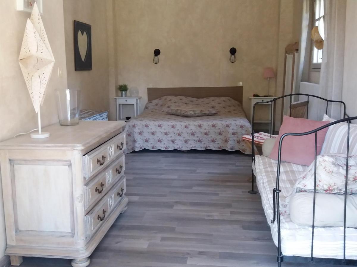 Mas De La Cabrette B&B Aramon Екстер'єр фото